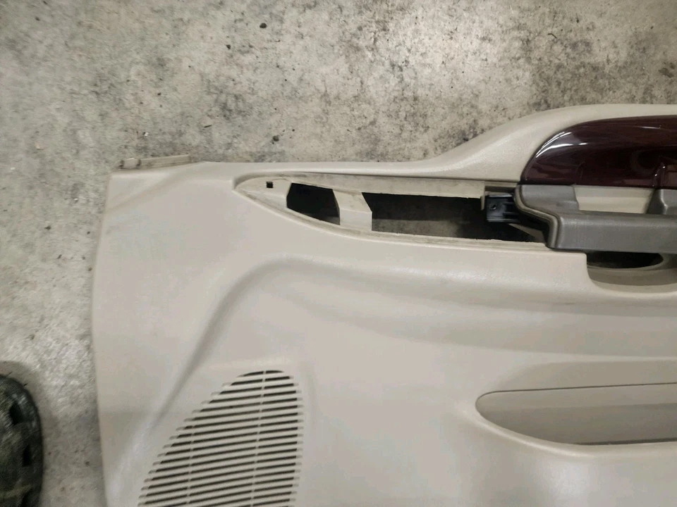 Отделочная панель передней внутренней двери желтовато-коричневая для правостороннего пассажира Ford Excursion 2003 2004 годов выпуска - Изображение 4 из 4