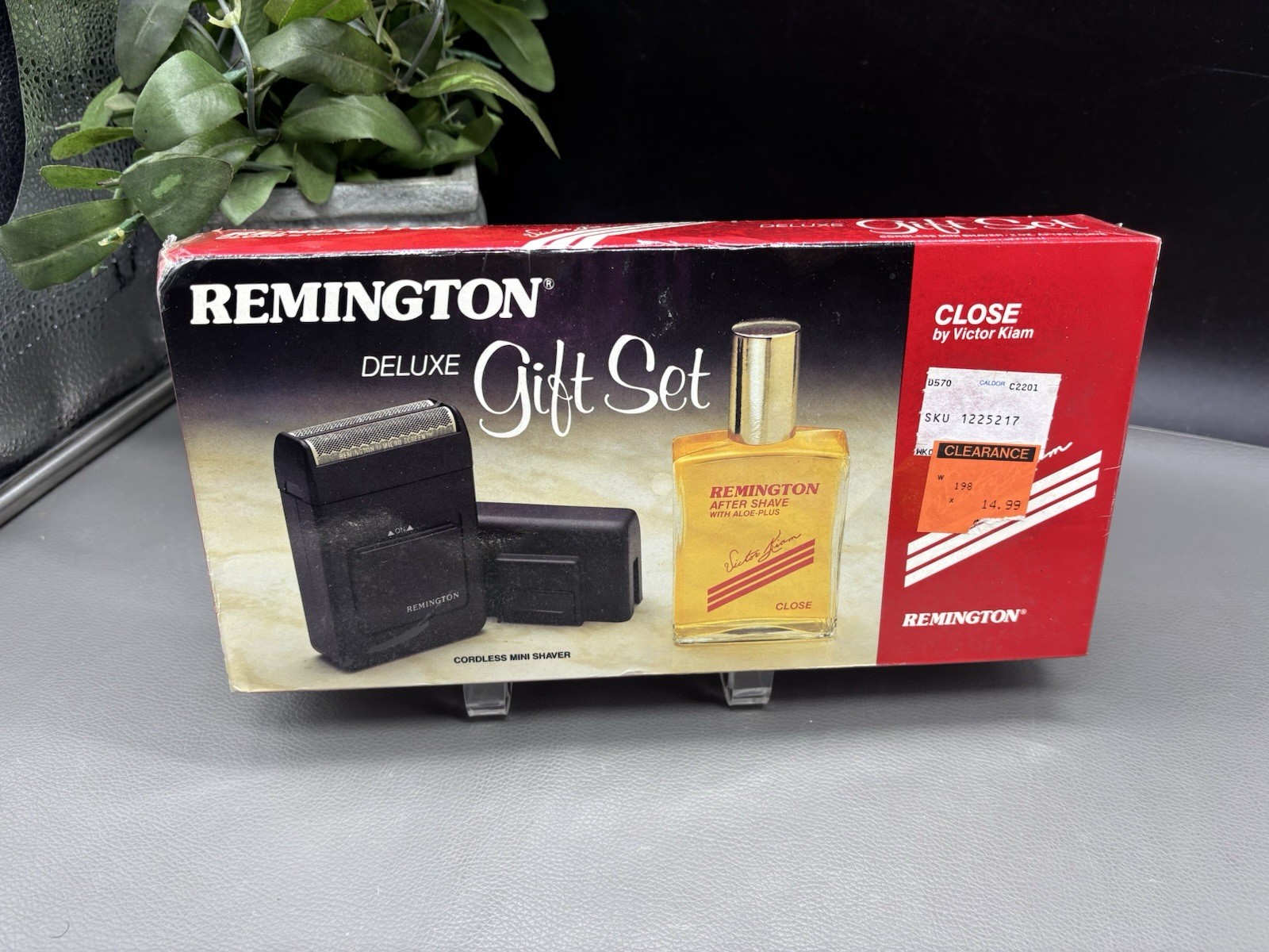 Remington Close By Victor Kiam Gift Set (After Shave & Razor) Sealed 1987