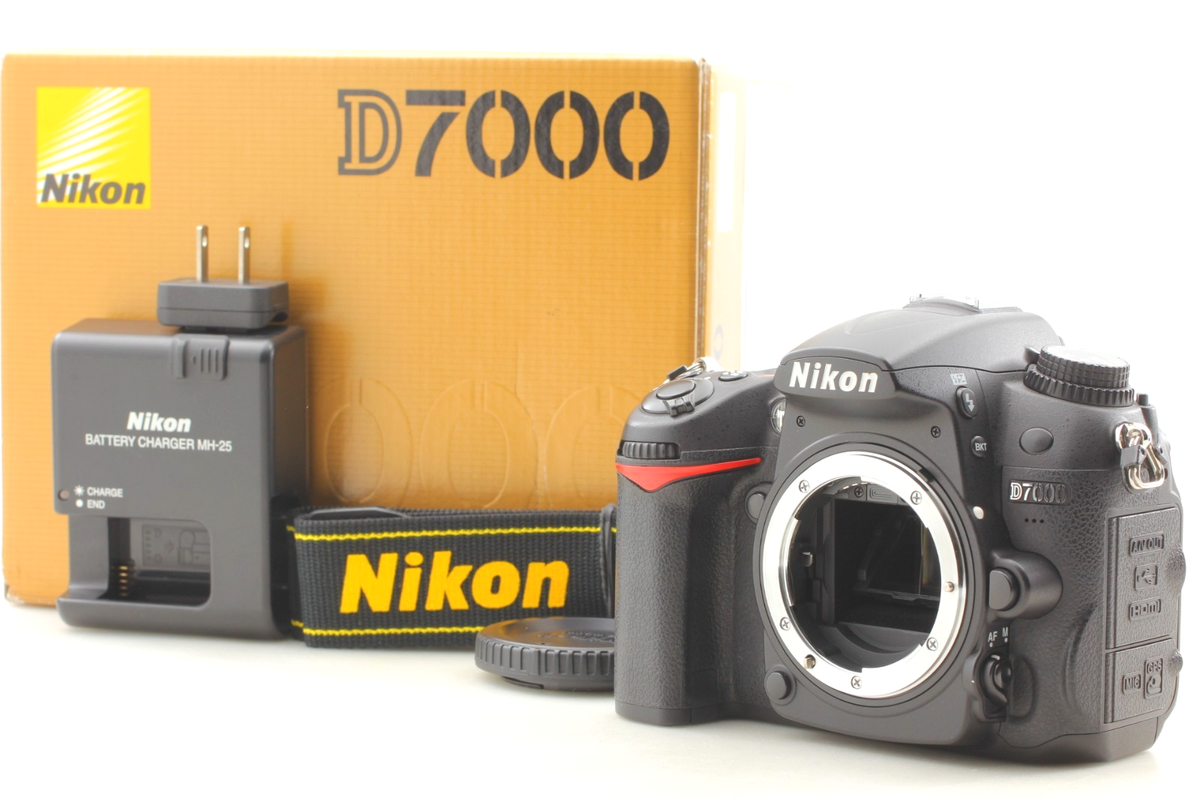 6788 Shots [MINT in Box] Nikon D7000 16.2 MP Digital SLR Camera