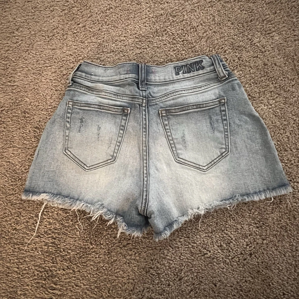 Pantalones cortos de mezclilla Victoria’s Secret ROSA tiro bajo azules para mujer talla 2 desgastados Foto 2 de 4