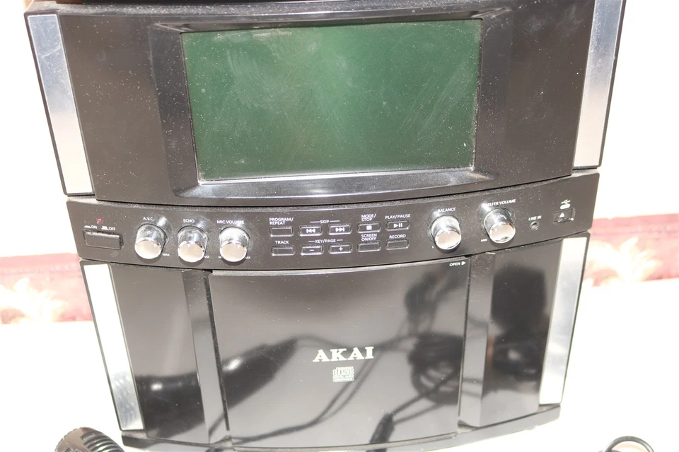 AKAI - Sistema de grabación de karaoke - Modelo KS800 CD+G MP3 con micrófono Foto 2 de 4