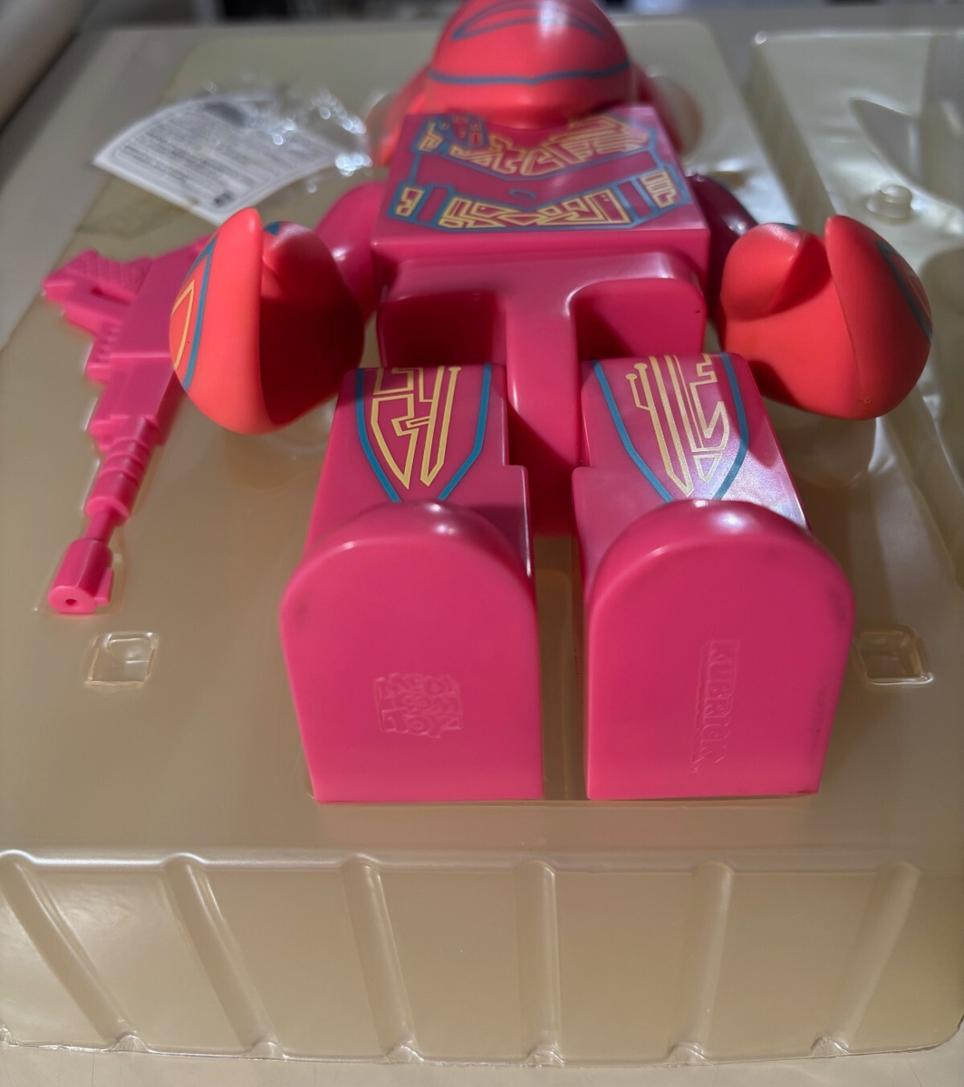 Medicom Toy Kubrick 400% FUTURA Unkle PINK Figure 2005 with box | eBay