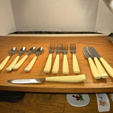 Annova Stainless Steel 4 Knives , 4 Spoons And 4 Forks With Yellow Handle