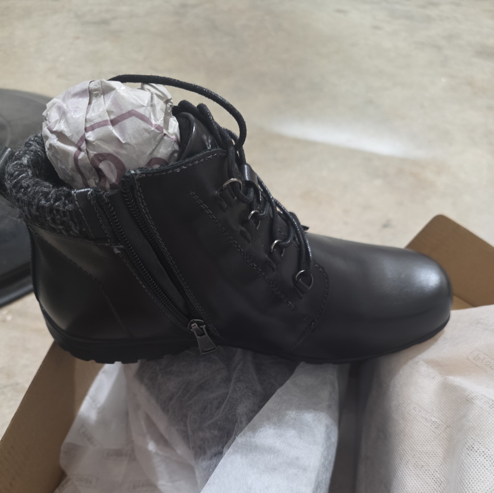 brand new Propet Boots Womens Delaney Lace Up Ankle Bootie  Black Leather Flats