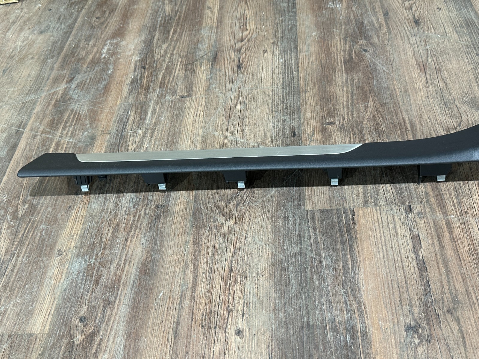2018-24 LAMBORGHINI URUS RIGHT DOOR SILL SCUFF TRIM LOWER B PILLAR OEM 4ML853370