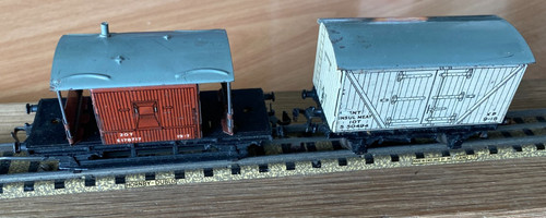 2X HORNBY DUBLO SPUR OO WAGGONS - INSUL MEAT 50494 & E178717 BAKE VAN - OHNE BOX | Condition: Used