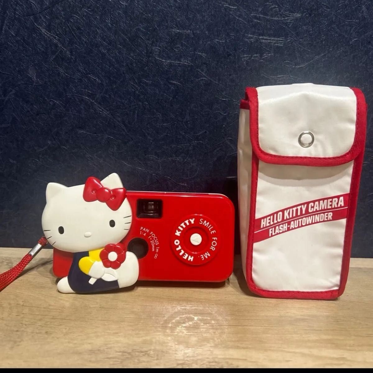 Sanrio Hello Kitty フィルムカメラ 1976 Vintage Sanrio Hello Kitty Compact Film Camera Red Fuji Film 110