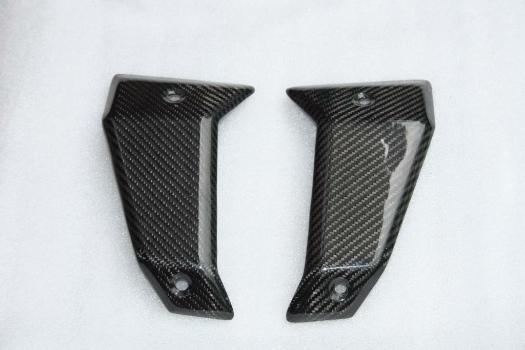 Sabot KTM Superduke GT 1290 2018 carbone pour habiller le bas moteur et rouler sur circuit