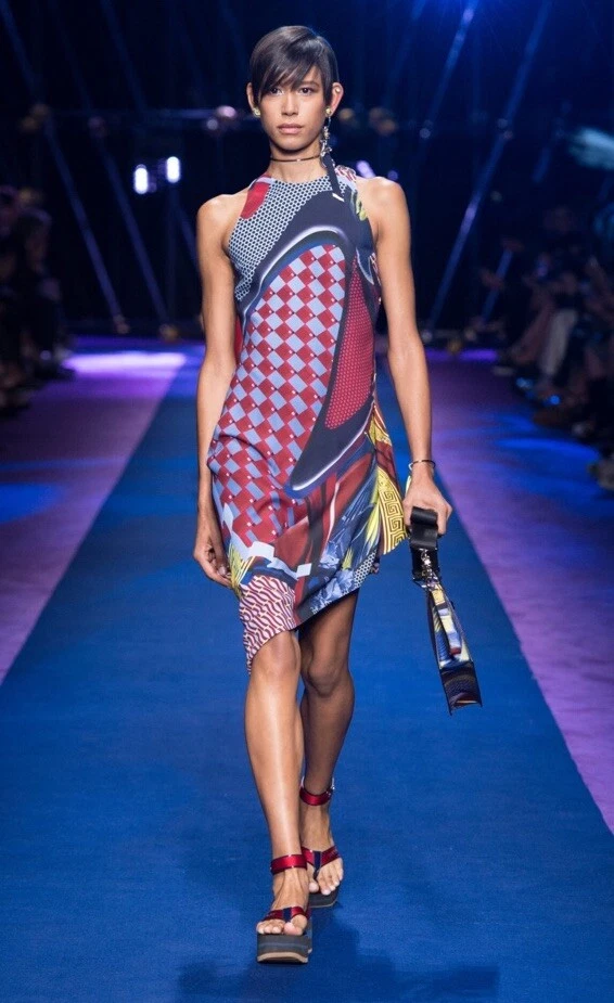 Abito da passerella asimmetrico stampato grafica Versace 44