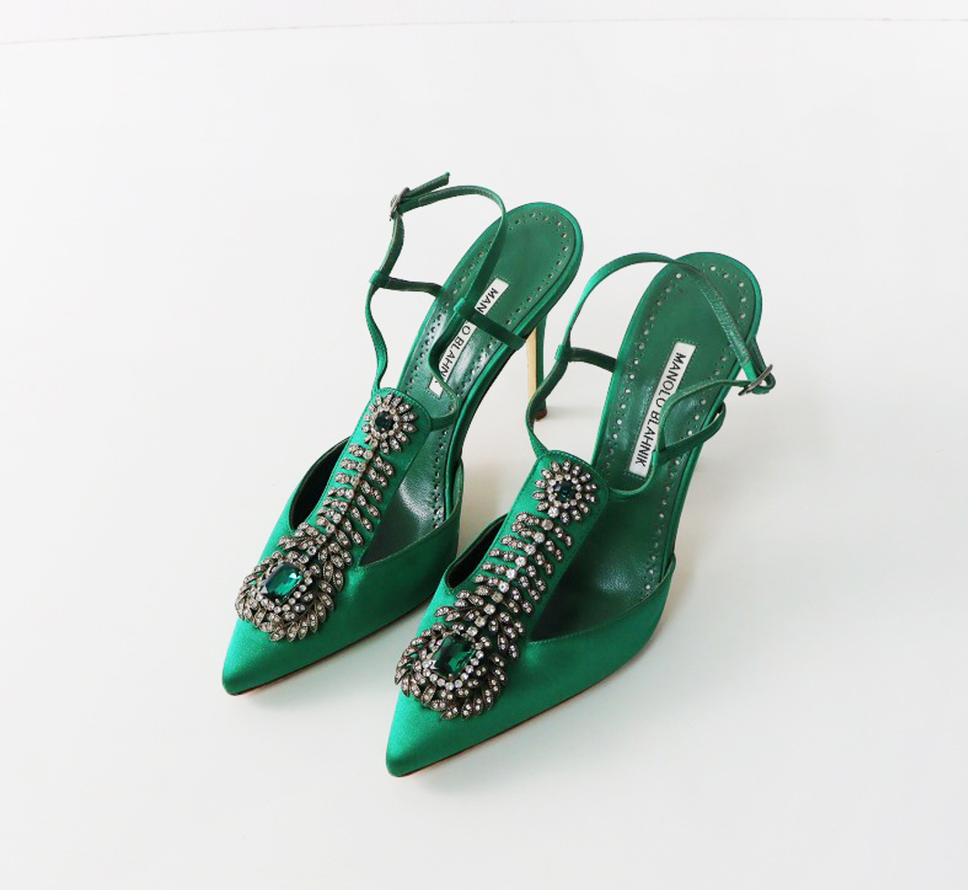 MANOLO BLAHNIK JAMALA Pointed Toe Pumps Size 38.5 Green Satin