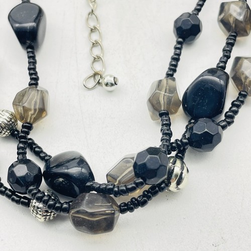 Collar Multi Hilo Negro y Gris Cuentas Ajustable Boho Capas Día a Noche - Imagen 3 de 8