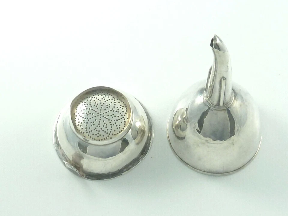 GEORGIAN STERLING SILVER WINE FUNNEL, LONDON 1803 - Image 4 of 4