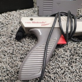 Nintendo NES Super Mario Bros Duck Hunt Game Bundle with Zapper Gun vintage 