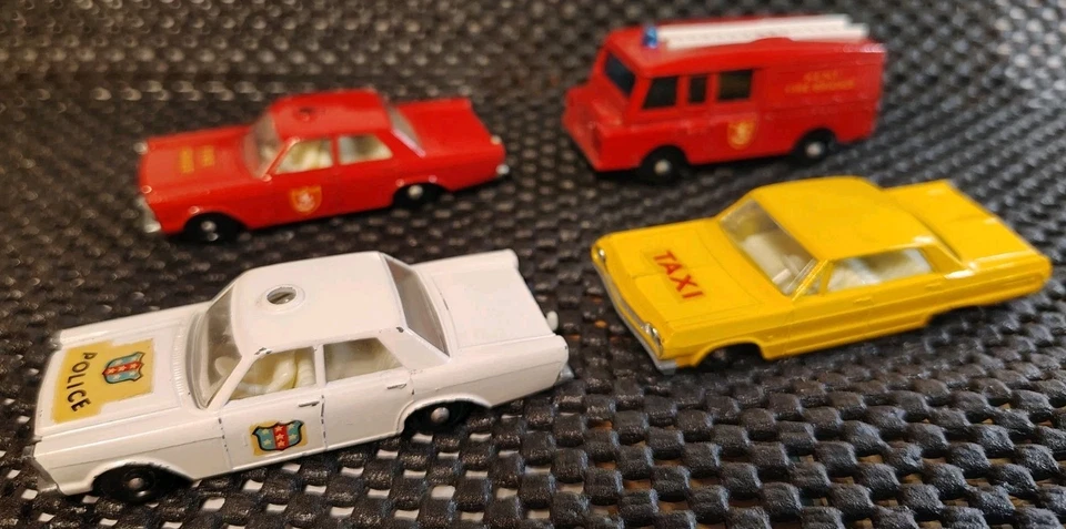 Винтажный Lesney MB: Такси Impala, Автомобили Ford Galaxie Police & Fire Chief и LR Fire Trk - Изображение 3 из 4