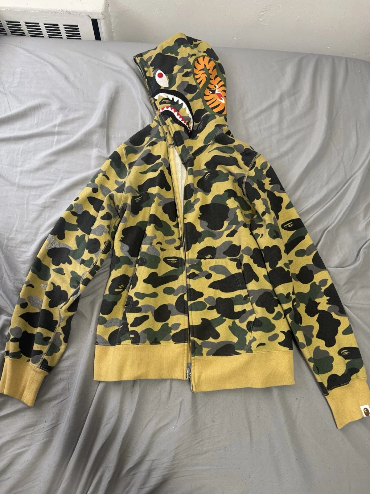 A BATHING APE (BAPE) RARA felpa con cappuccio 3M Bape A Bathing Ape full zip squalo gialla mimetica taglia XL