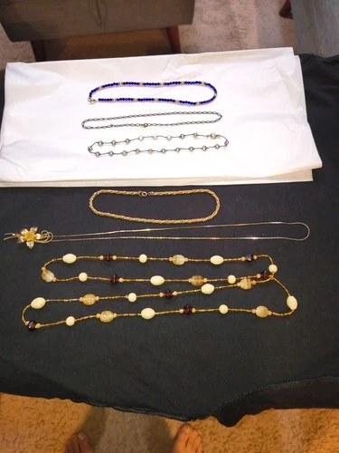 Mixed lot of 39 pieces Costume Jewelry Some signed, Some Vintage