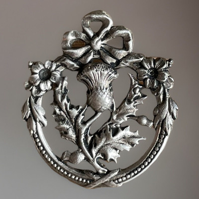 Ancienne Broche en Argent ajouré décor CHARDON & RUBAN NOUÉ