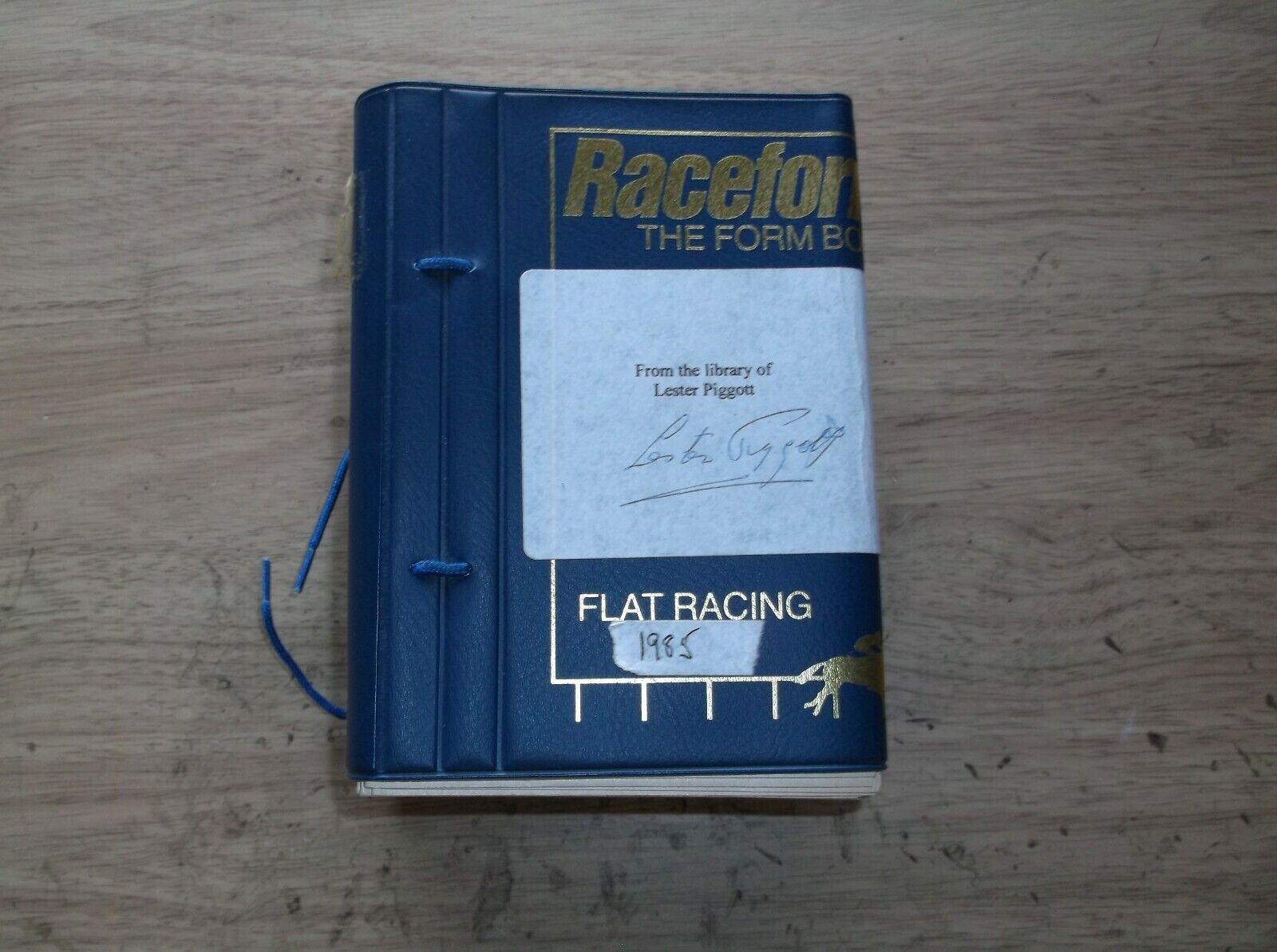 LESTER PIGGOTT'S RACEFORM ANNUAL 1985 IN V/G CONDITION