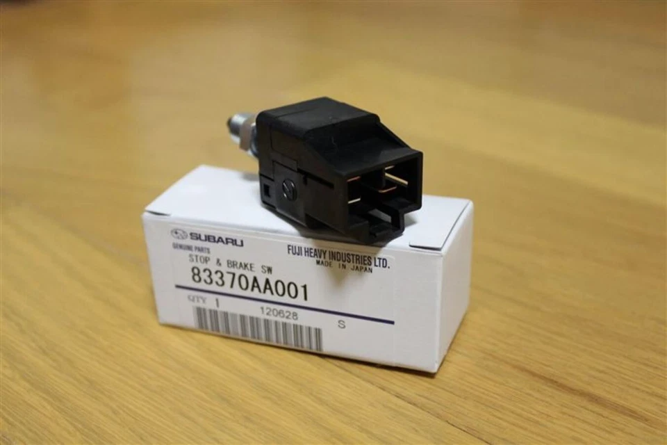 SUBARU GENUINE OEM STOP LAMP SWITCH ASSEMBLY, BRAKE LIGHT SWITCH - Imagem 3 de 4