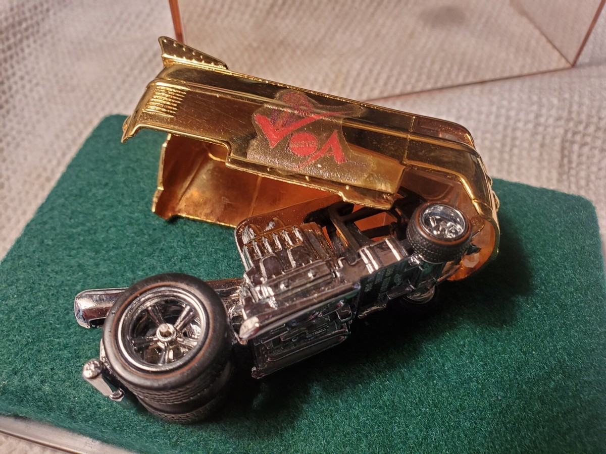 Hot Wheels 1998 VW Drag Bus MVOA Gold Employees Volkswagen Realmen