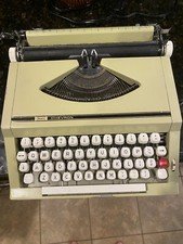 Vintage 1970's Sears Chevron Manual Typewriter With Hard Case  thumbnail