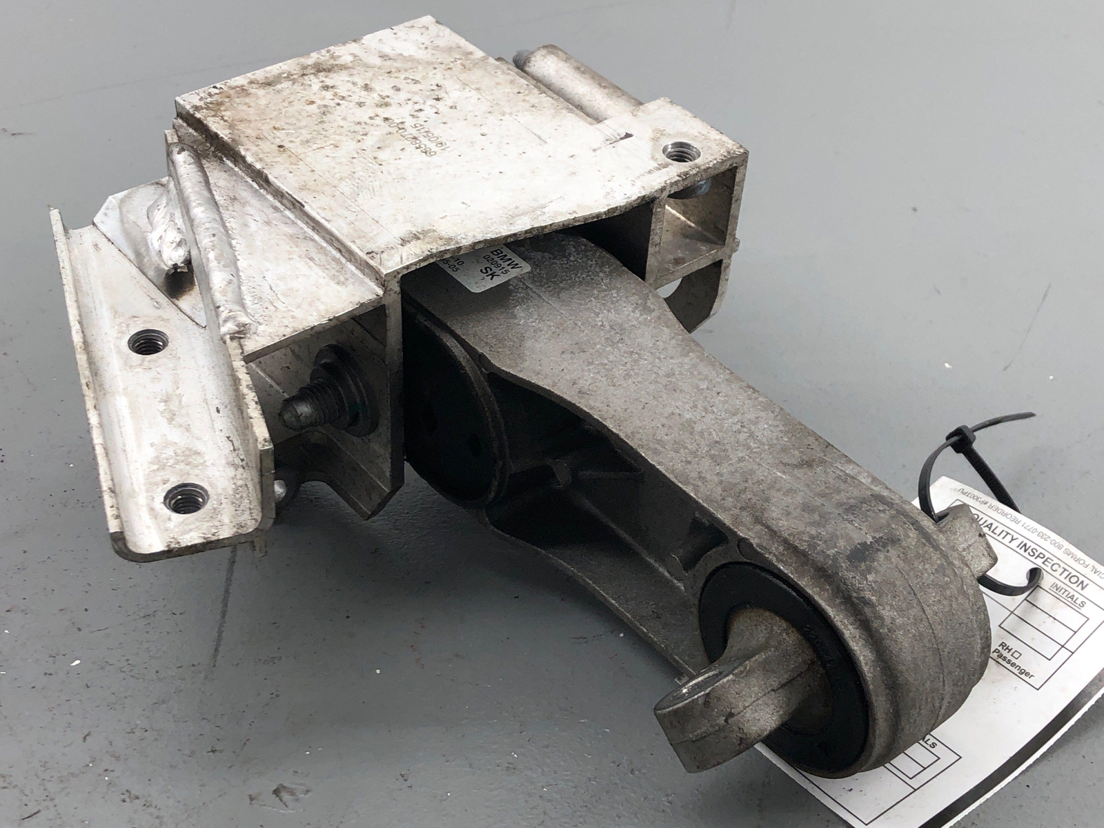 2014-2020 BMW I8 1.5L GASOLINE LOWER ENGINE MOTOR MOUNT OEM 2015 2016 2017 2018
