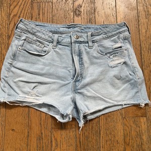Woman’s Old Navy OG Straight Shorts Size 12. Great Preowned Condition!