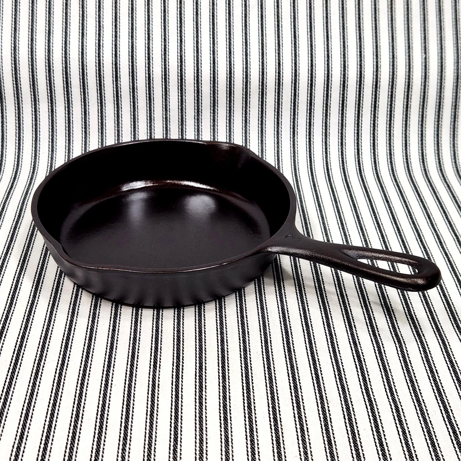 Vintage Cast Iron Skillet, WAGNER WARE (1935-1959) ~RESTORED!
Opens in a new window or tab