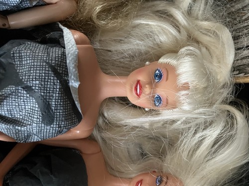 Four Vintage Barbies Very Light Blonde - Picture 3 of 9