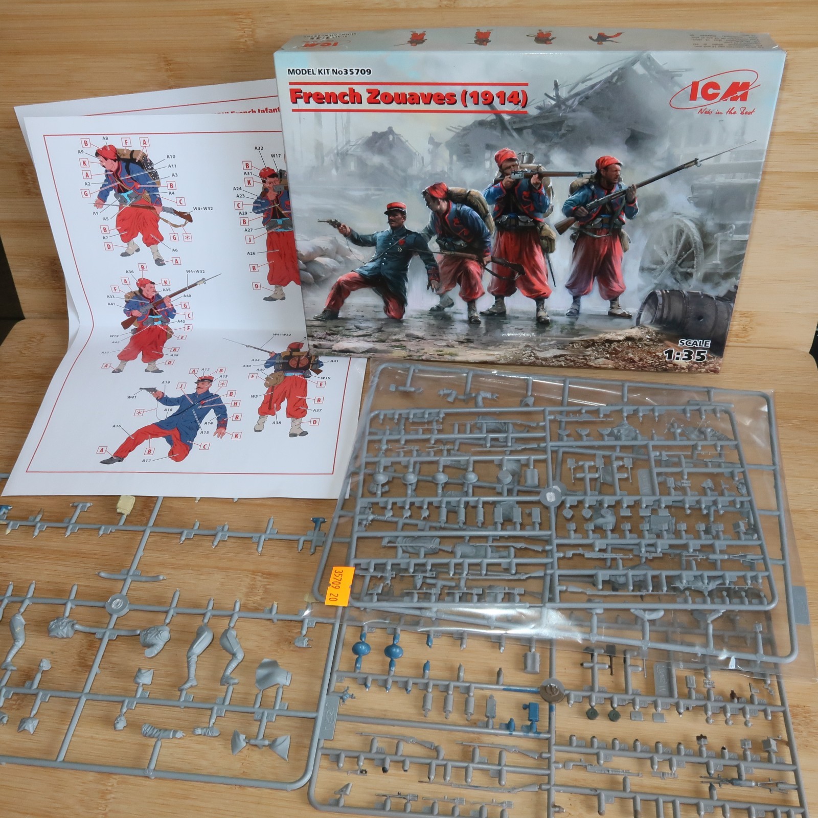 WWI French Zouaves Infantry (1914)  ICM 1/35 Scale Plastic Soldier Model Kit