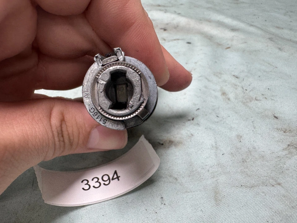 89-02 Chevrolet Camaro Corvette Pontiac GM cilindro de bloqueo de encendido Foto 3 de 4