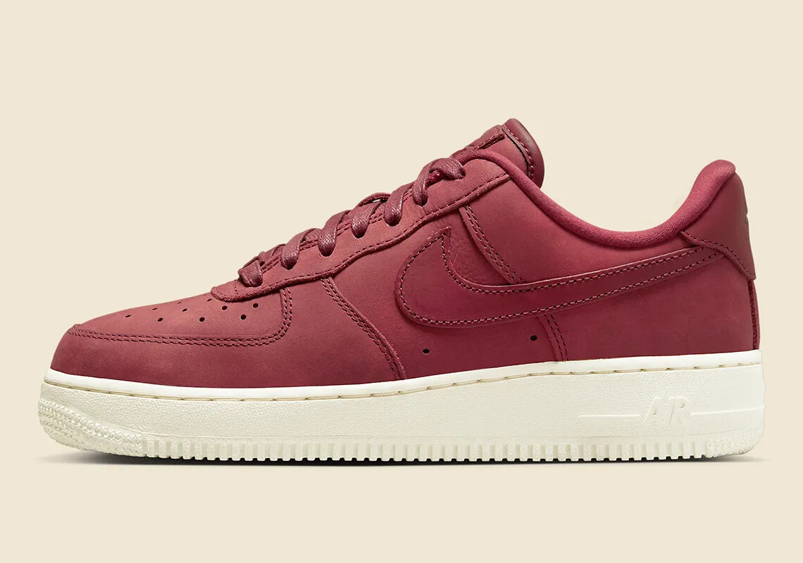 Кроссовки Nike Air Force 1 07 PRM MF Team Red Sail, ретро DR9503-600, женский размер