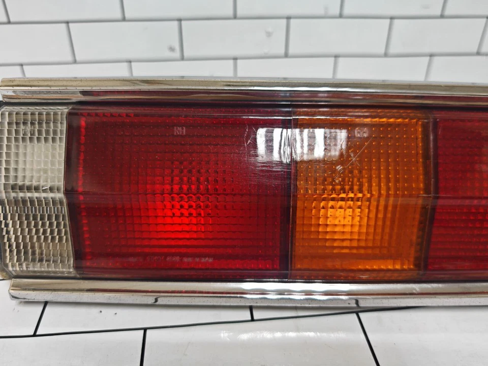 LUZ TRASERA DATSUN VIOLETA 710 160J LADO DERECHO GENUINA IKI JAPÓN Foto 4 de 4