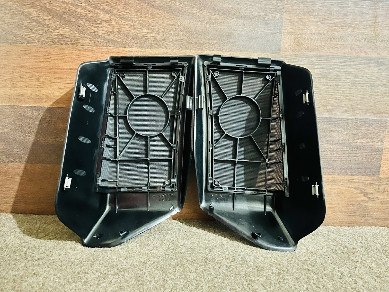 9395 Genuine Mercedes W124 Rear Speaker Bezel Cover Black Left & Right
