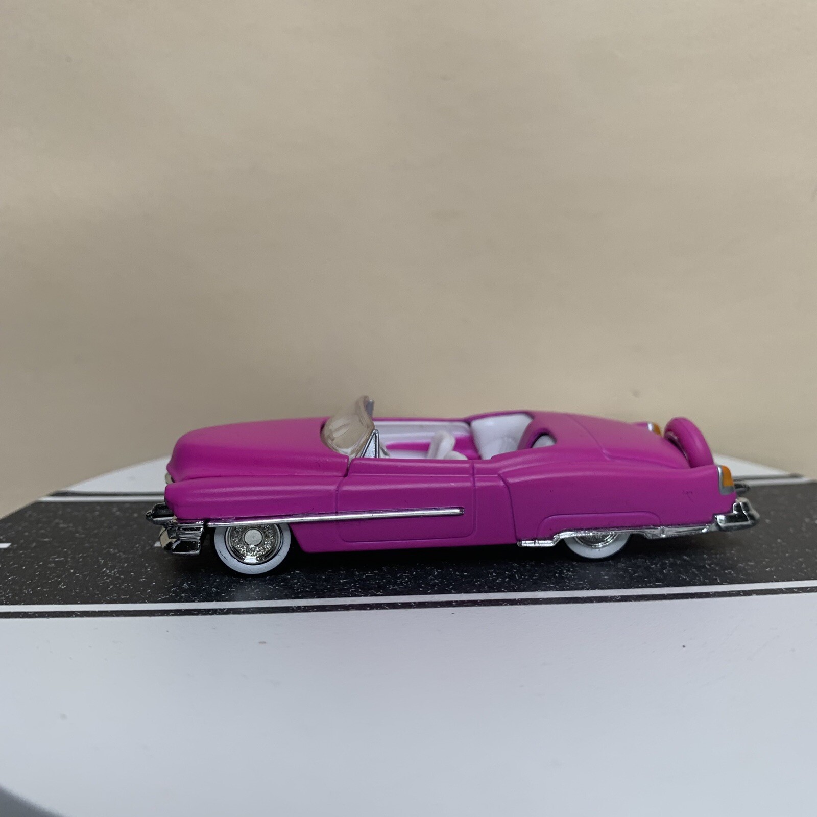 2002 Hot Wheels 1953 Cadillac Biarritz Convertible Pink/White Wall & Interior NM