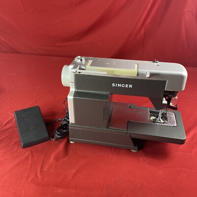 Singer Professional Sewing Machine Model #CG-550C W/ Power Adapter & Pedal, Read