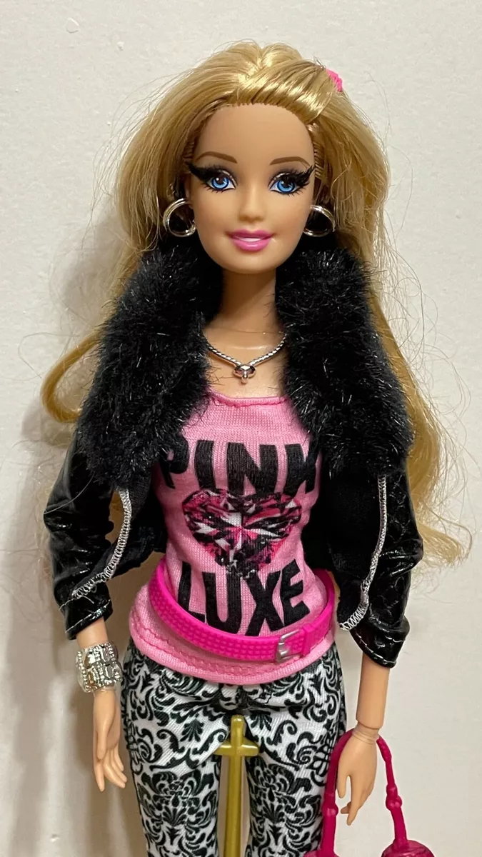 Barbie sales con pestañas