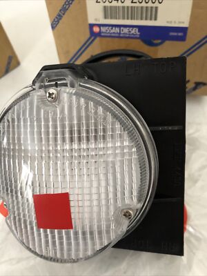 ペ*シ様 NISSAN BACK UP LAMP 26540-R0100 GENUINE NISSAN DIESEL BACKUP LAMP ASSEMBLY 26540-Z5000 NEW OEM NOS