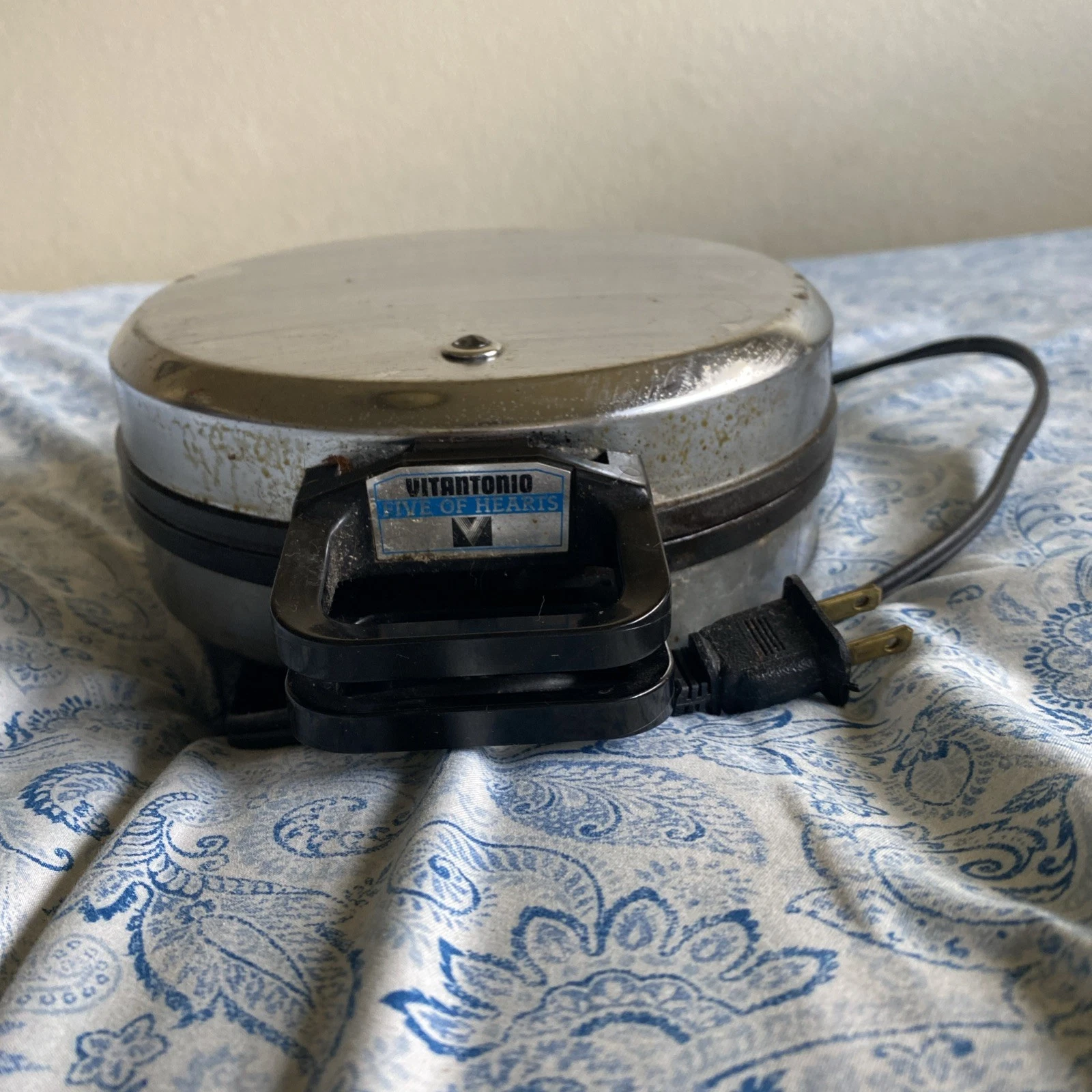 Vitantonio Five of Hearts Waffle Maker 5 Heart Waffles 1991 Vintage Tested
Opens in a new window or