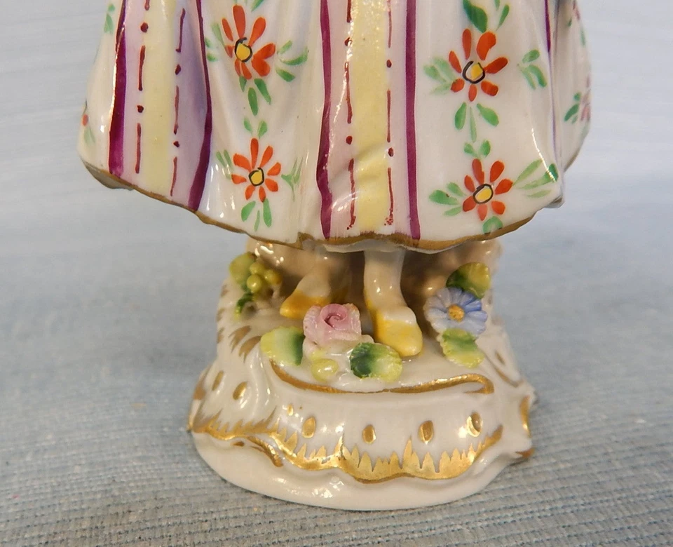 Antigua estatuilla de cerámica Seatendorf de 5" colorida dama con laúd Foto 3 de 4