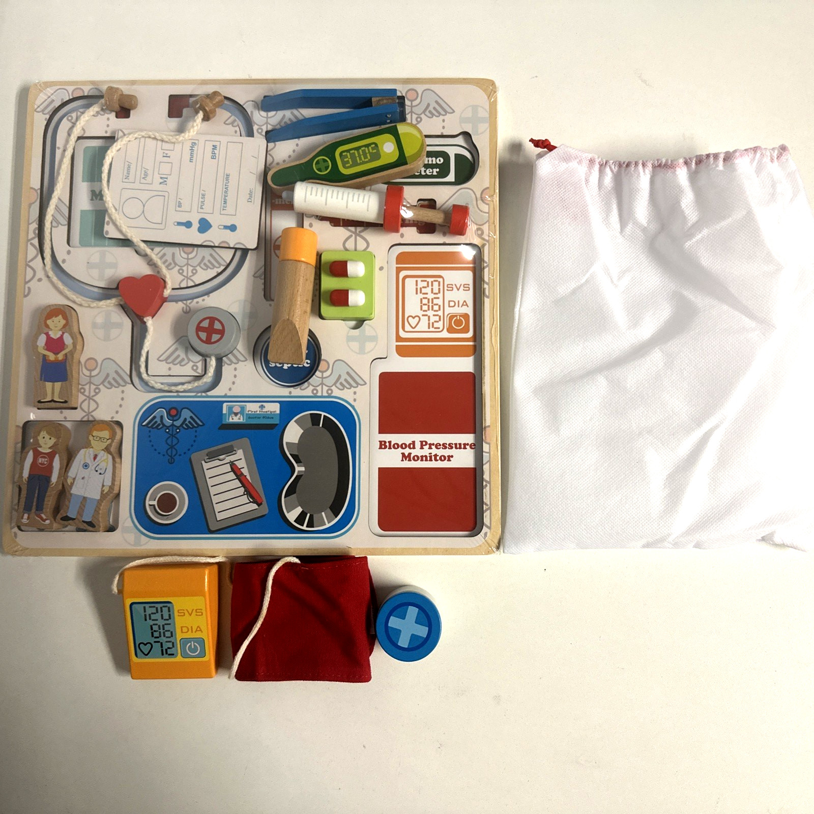 DRESS 2 Play 12pcs Wooden Mini Doctor Kit  Medical Playset for toddlers (NEW)