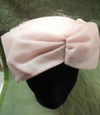  AA7.  LIGHT PINK RETRO FASCINATOR WITH VEIL