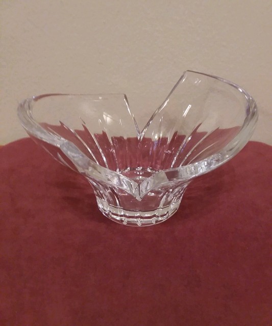 SIGNED LOUISE KENNEDY FOR TIPPERARY CRYSTAL "AURORA" TEALIGHT CANDLE