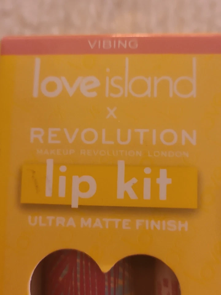 Makeup Revolution x Love Island 2PC Liquid Lipstick & Lip Pencil Vibing New! - Image 4 of 4