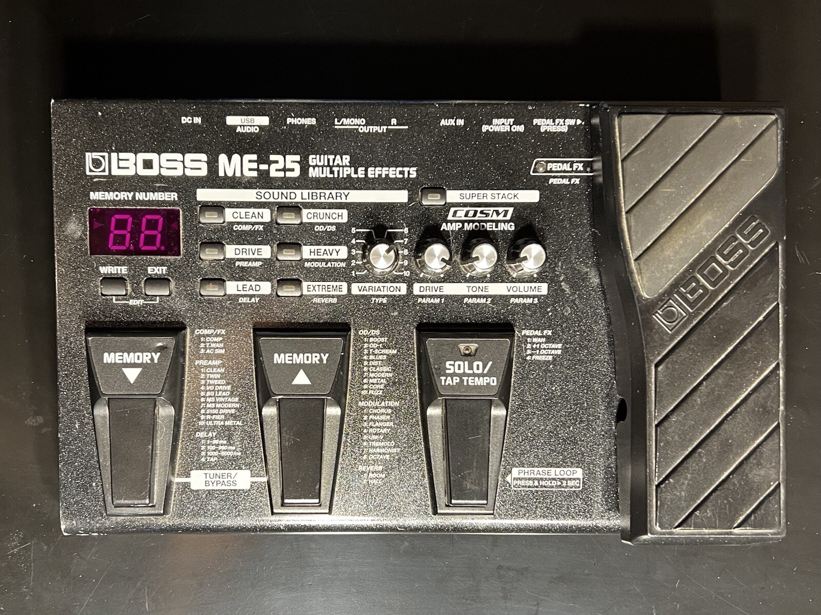 Boss ME25 MultiEffects Guitar Pedal With AC Adapter And USB Interface