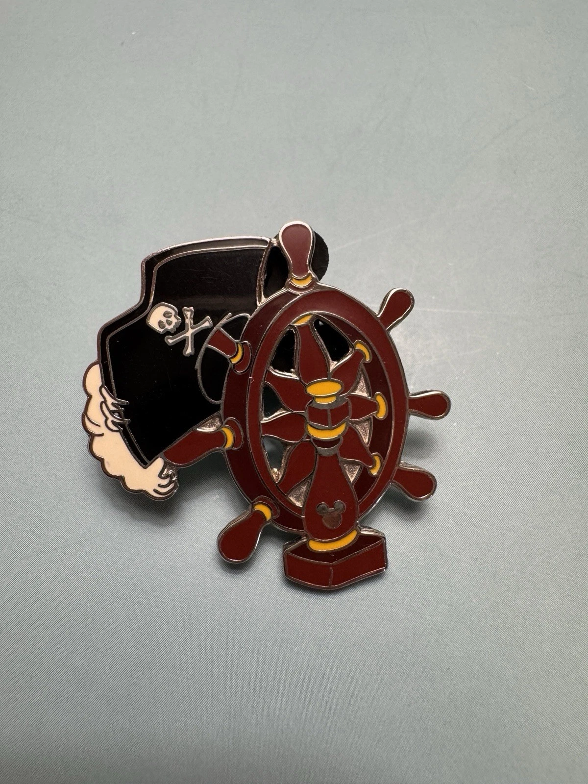 Disney Pirates Of The Caribbean Ships Wheel & Pirate Hat Hidden Mickey Pin
