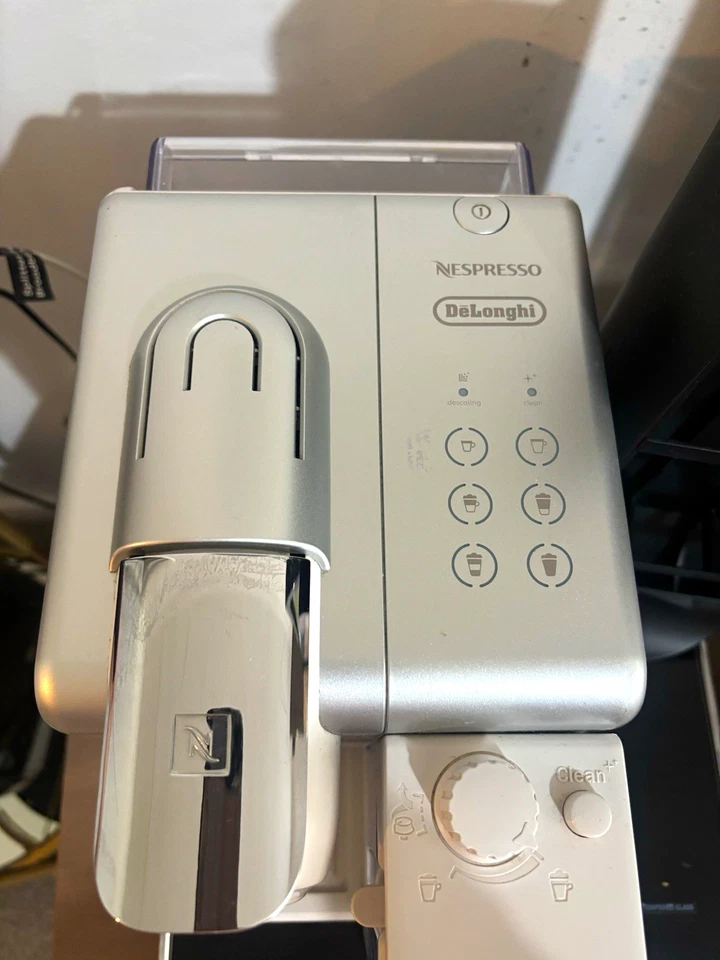 De'Longhi Nespresso , Capsule Coffee Machine,Silver, photo 1 of 5