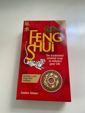 Stephen Skinner Feng Shui Buch und Kompass Set.