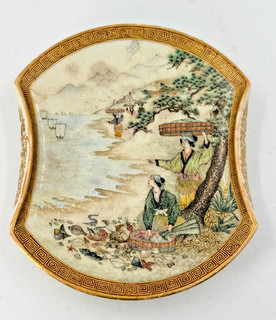 Antique Japanese Satsuma Meiji Period Hand Painted Dish Signed