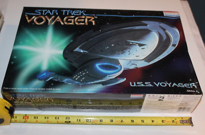Sealed VTG 1995 Monogram Star Trek Voyager U.S.S Voyager Model Kit 3604 MISP NIP